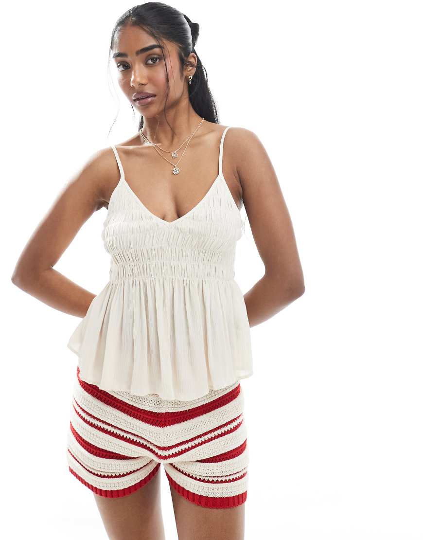 ASOS DESIGN - Gesmoktes Camisole in Steinbeige mit V-Ausschnitt-Neutral von ASOS DESIGN