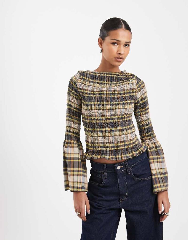 ASOS DESIGN - Gesmoktes Oberteil mit Karomuster auf dunklem Untergrund und Flügelärmeln-Bunt von ASOS DESIGN