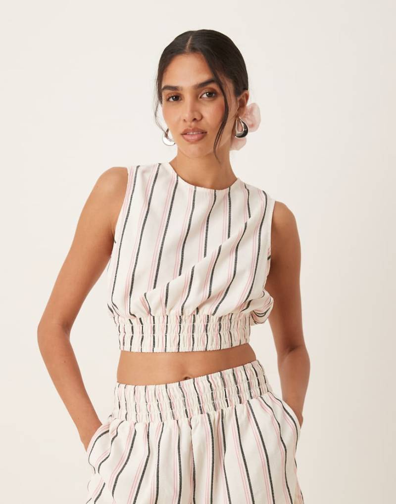 ASOS DESIGN - Gesmoktes Oberteil mit Streifen in Rosa und Rückenausschnitt, Kombiteil-Bunt von ASOS DESIGN