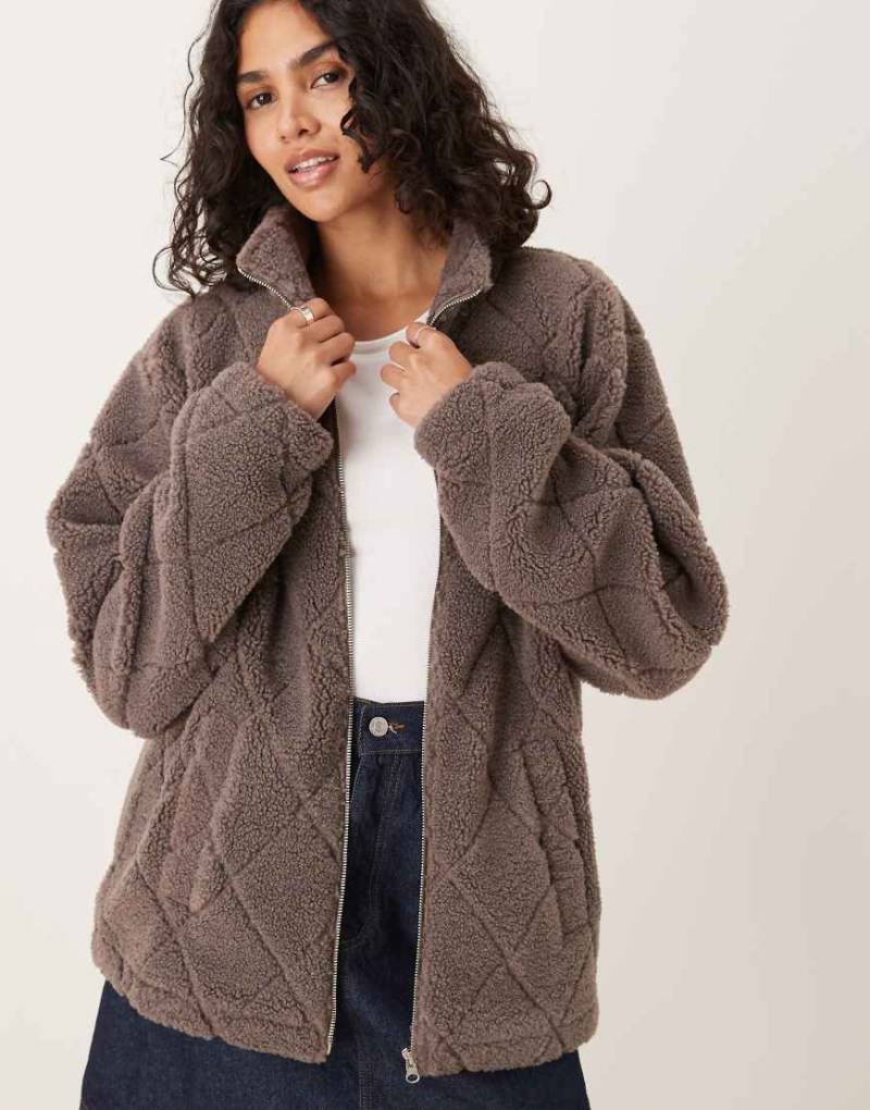 ASOS DESIGN - Gesteppte Jacke aus Teddyfleece in Hellbraun mit Reißverschluss von ASOS DESIGN