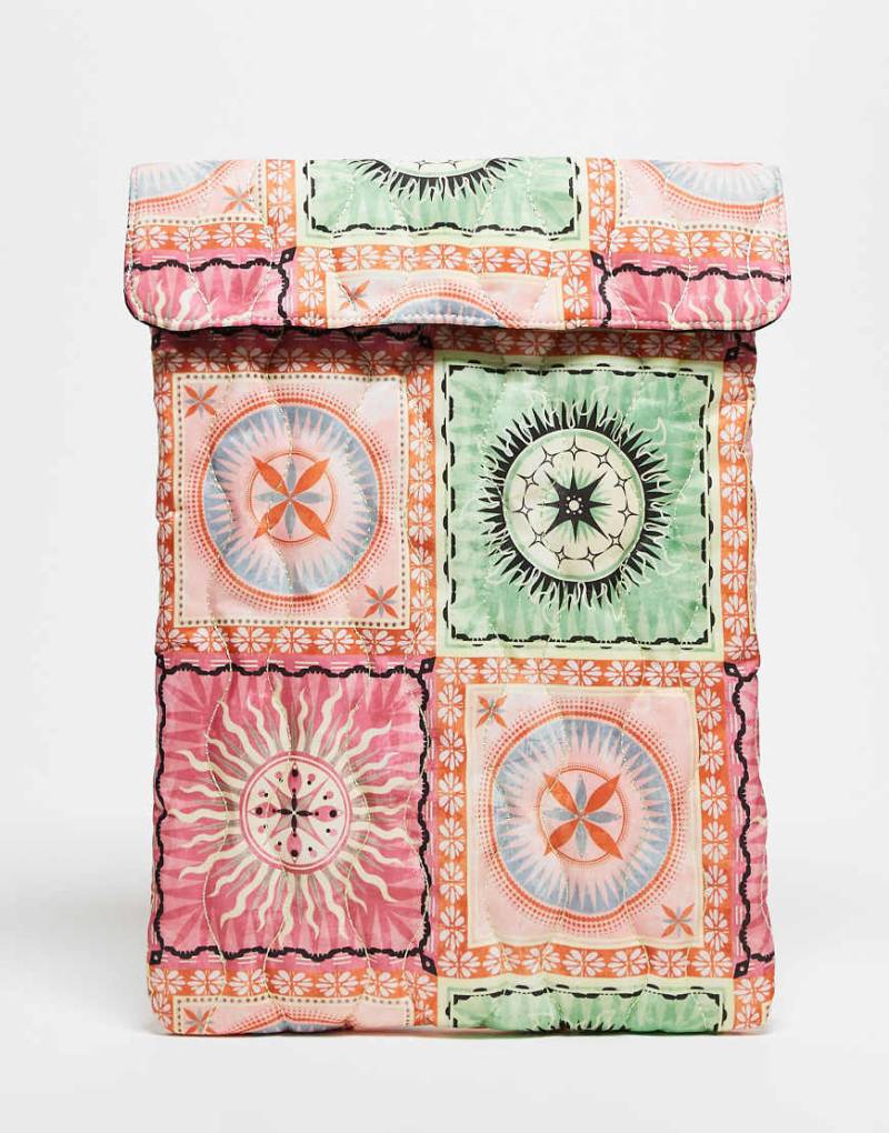 ASOS DESIGN - Gesteppte Laptoptasche mit Patchwork-Muster-Bunt von ASOS DESIGN