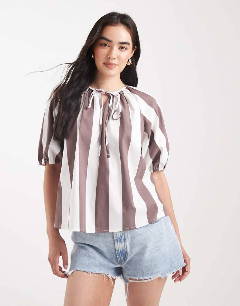 ASOS DESIGN - Gestreifte Bluse mit Puffärmeln und Bindedetail-Bunt von ASOS DESIGN