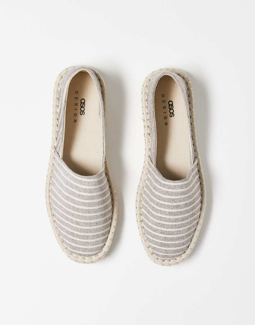 ASOS DESIGN - Gestreifte Espadrilles aus Canvas in Grau ASOS DESIGN - Gestreifte Espadrilles aus Canvas in Grau von ASOS DESIGN