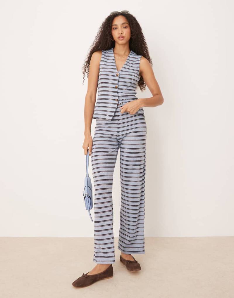 ASOS DESIGN - Gestreifte Hose in Braun und Blau mit weitem Bein, Kombiteil-Bunt von ASOS DESIGN