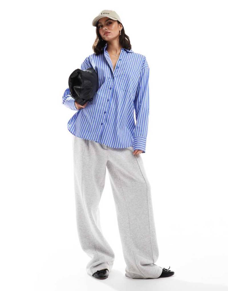 ASOS DESIGN - Gestreifte Oversize-Hemdbluse in Blau und Weiß-Bunt von ASOS DESIGN
