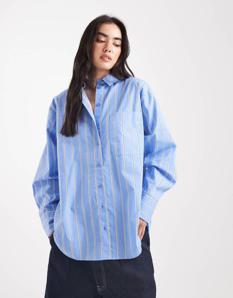 ASOS DESIGN - Gestreifte Oversize-Hemdbluse in Blau und Weiß-Bunt von ASOS DESIGN