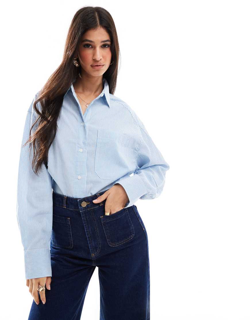 ASOS DESIGN - Gestreifte Oversize-Hemdbluse in Blau und Weiß-Bunt von ASOS DESIGN