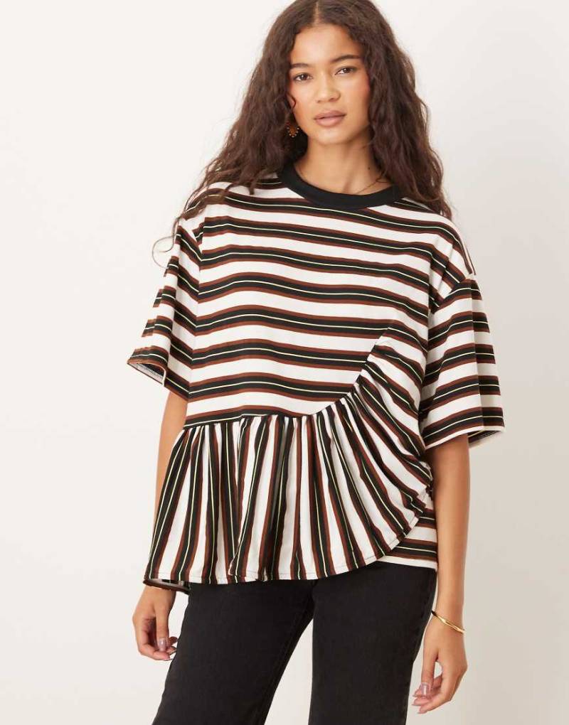 ASOS DESIGN - Gestreiftes Boxy-Fit-T-Shirt mit asymmetrischem Schößchensaum-Bunt von ASOS DESIGN