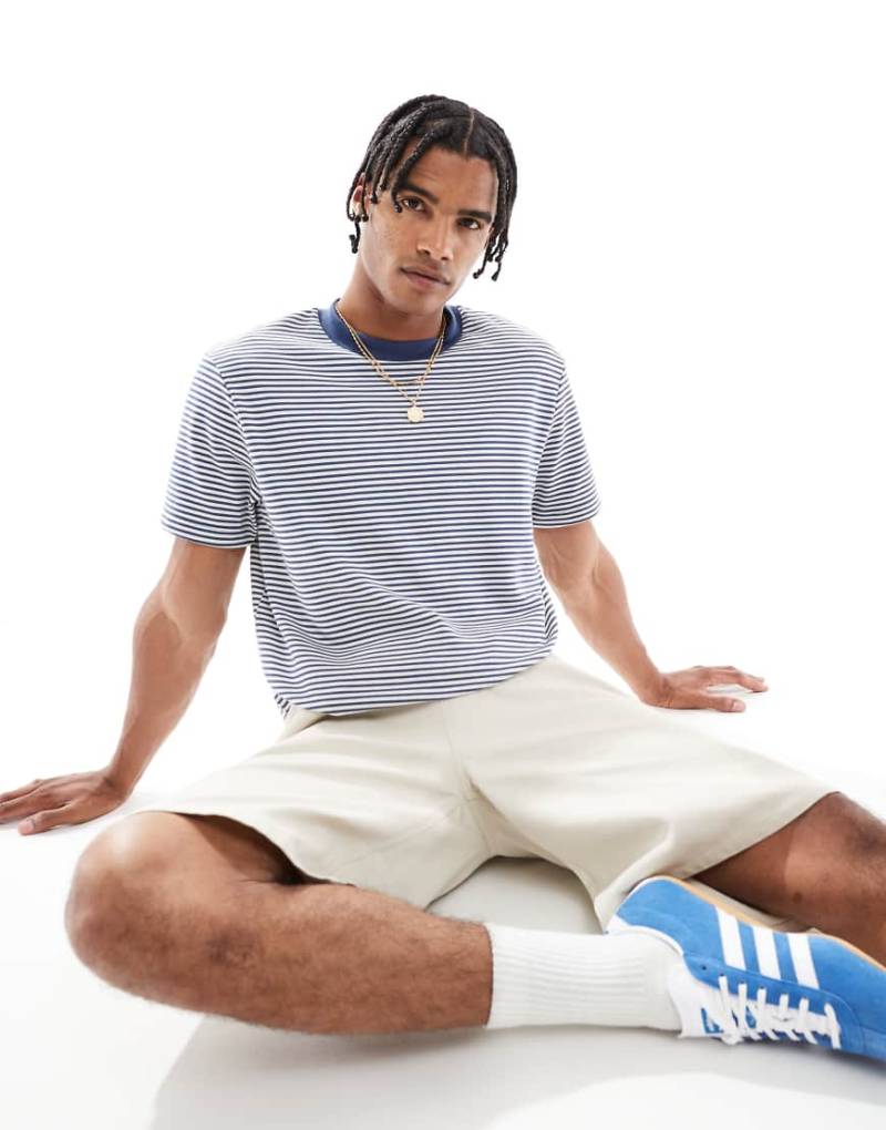 ASOS DESIGN - Kurz geschnittenes T-Shirt in Blau und Weiß gestreift-Bunt von ASOS DESIGN