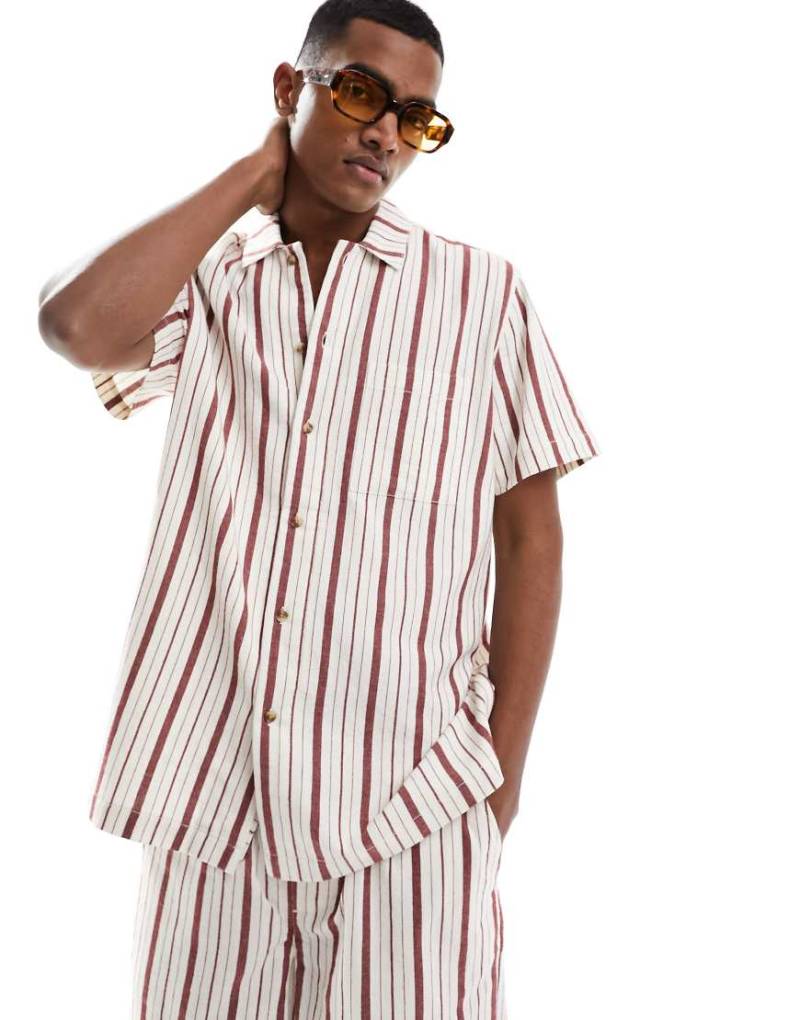 ASOS DESIGN - Gestreiftes Hemd in Rot mit lockerem Schnitt, Kombiteil von ASOS DESIGN