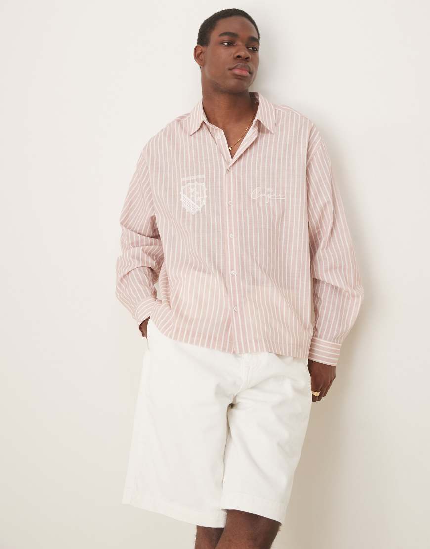 ASOS DESIGN - Gestreiftes Hemd in rosa Leinenoptik mit Stickerei von ASOS DESIGN