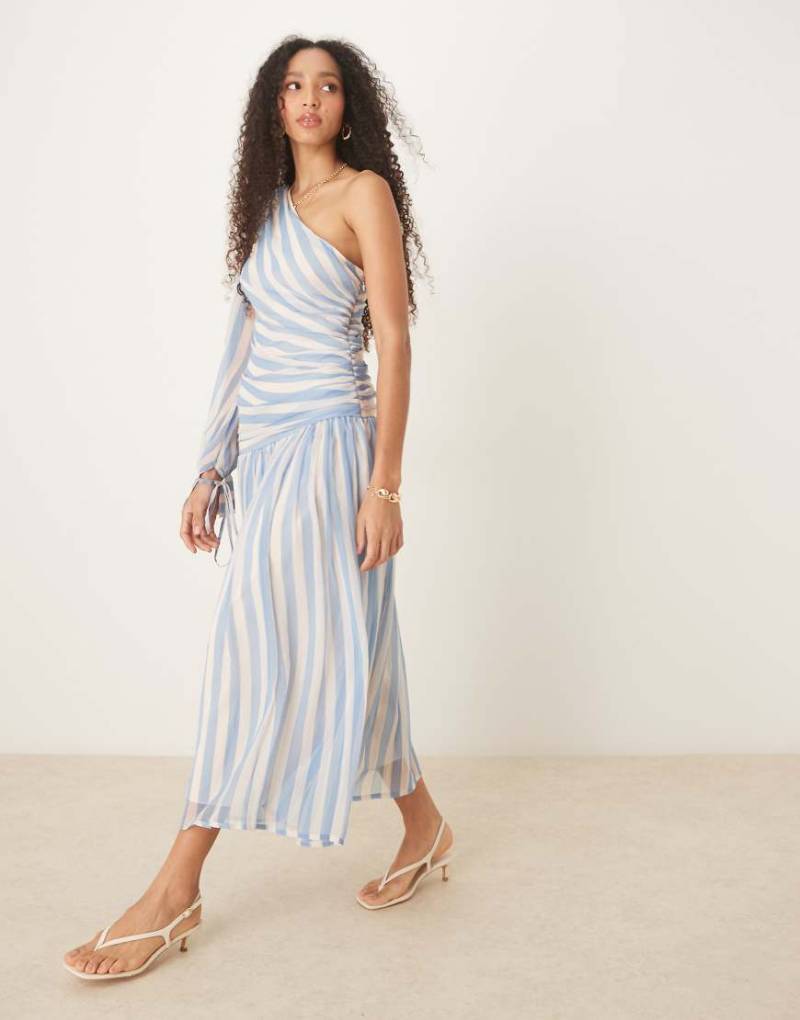 ASOS DESIGN - Gestreiftes Maxikleid mit langem One-Shoulder-Ballonärmel-Bunt von ASOS DESIGN