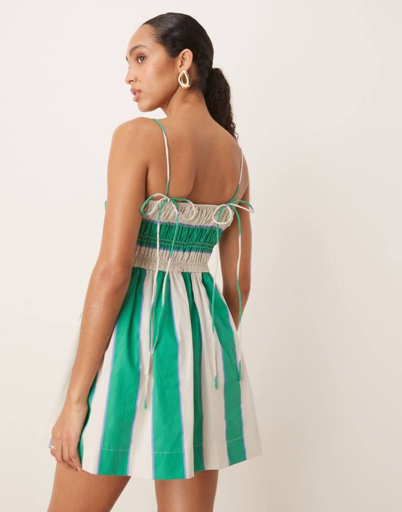 ASOS DESIGN - Gestreiftes Minikleid in Grün und Flieder aus Baumwoll-Popeline mit gesmokter Brustpartie-Bunt von ASOS DESIGN