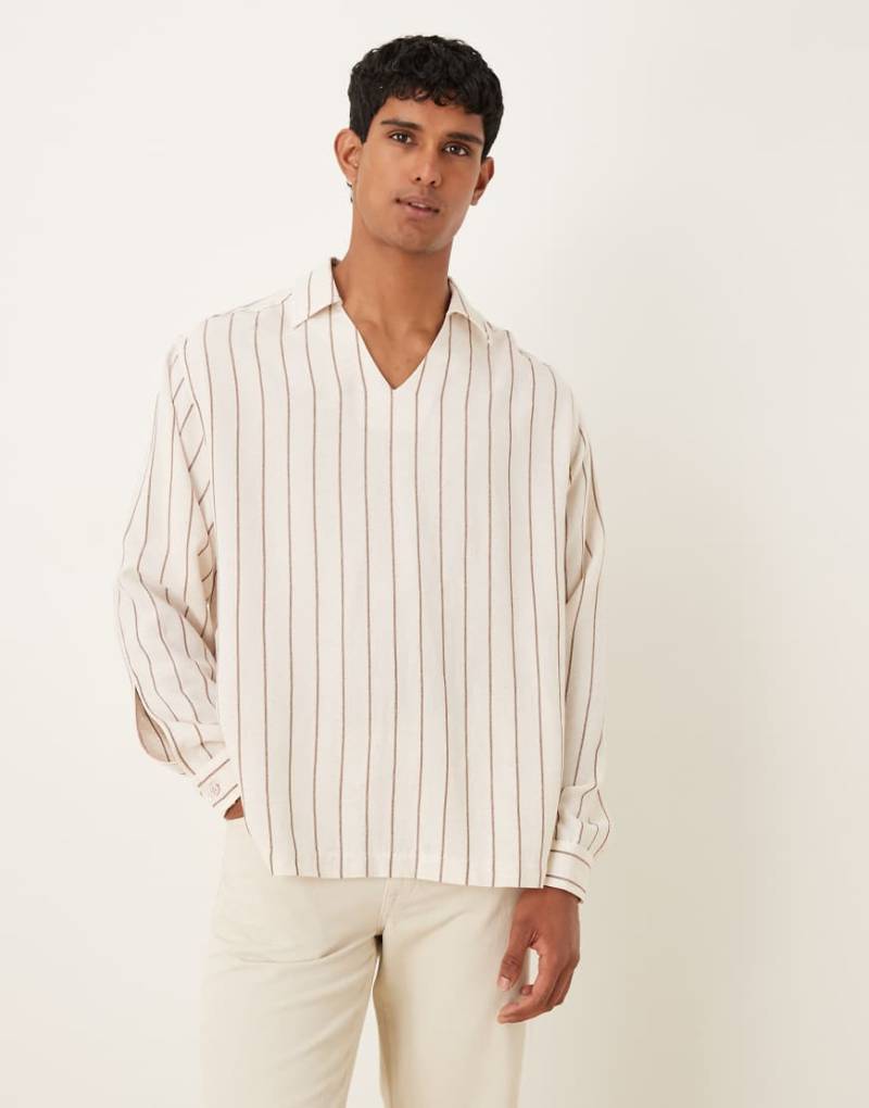 ASOS DESIGN - Gestreiftes Oversize-Hemd in Beige mit offenem Kragen-Neutral ASOS DESIGN - Gestreiftes Oversize-Hemd in Beige mit offenem Kragen-Neutral von ASOS DESIGN