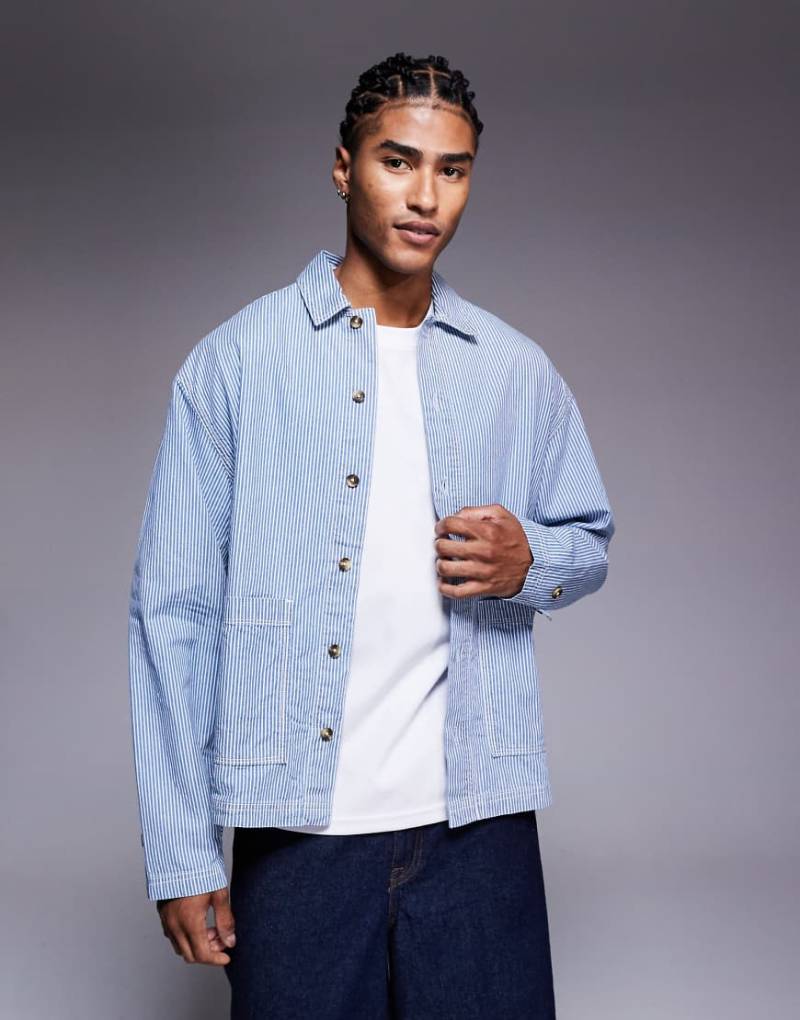ASOS DESIGN - Gestreiftes Oversize-Jeanshemd in verwaschenem Blau von ASOS DESIGN