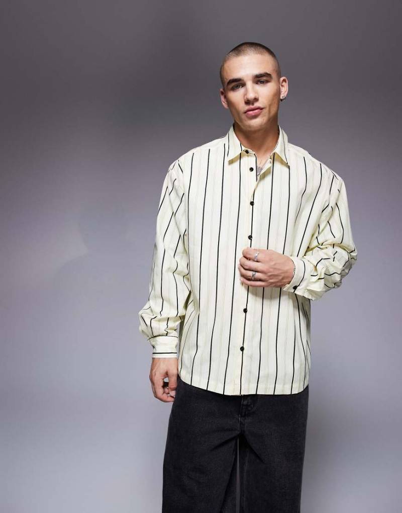 ASOS DESIGN - Gestreiftes Oversize-T-Shirt in Gelb-Weiß von ASOS DESIGN