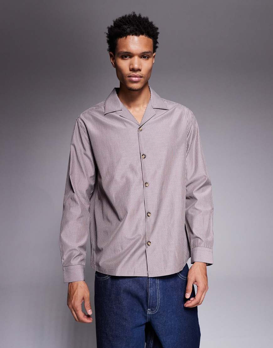 ASOS DESIGN - Gestreiftes Relaxed-Fit-Hemd in Braun mit Reverskragen-Brown von ASOS DESIGN