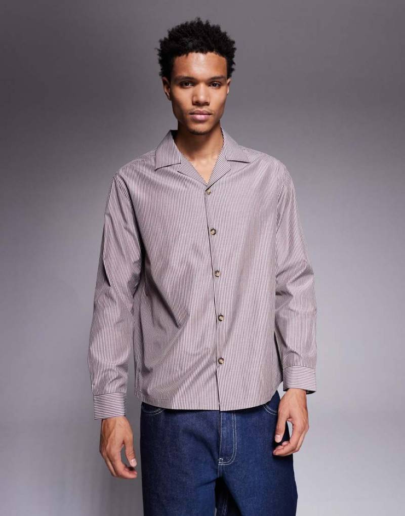 ASOS DESIGN - Gestreiftes Relaxed-Fit-Hemd in Braun mit Reverskragen-Brown von ASOS DESIGN