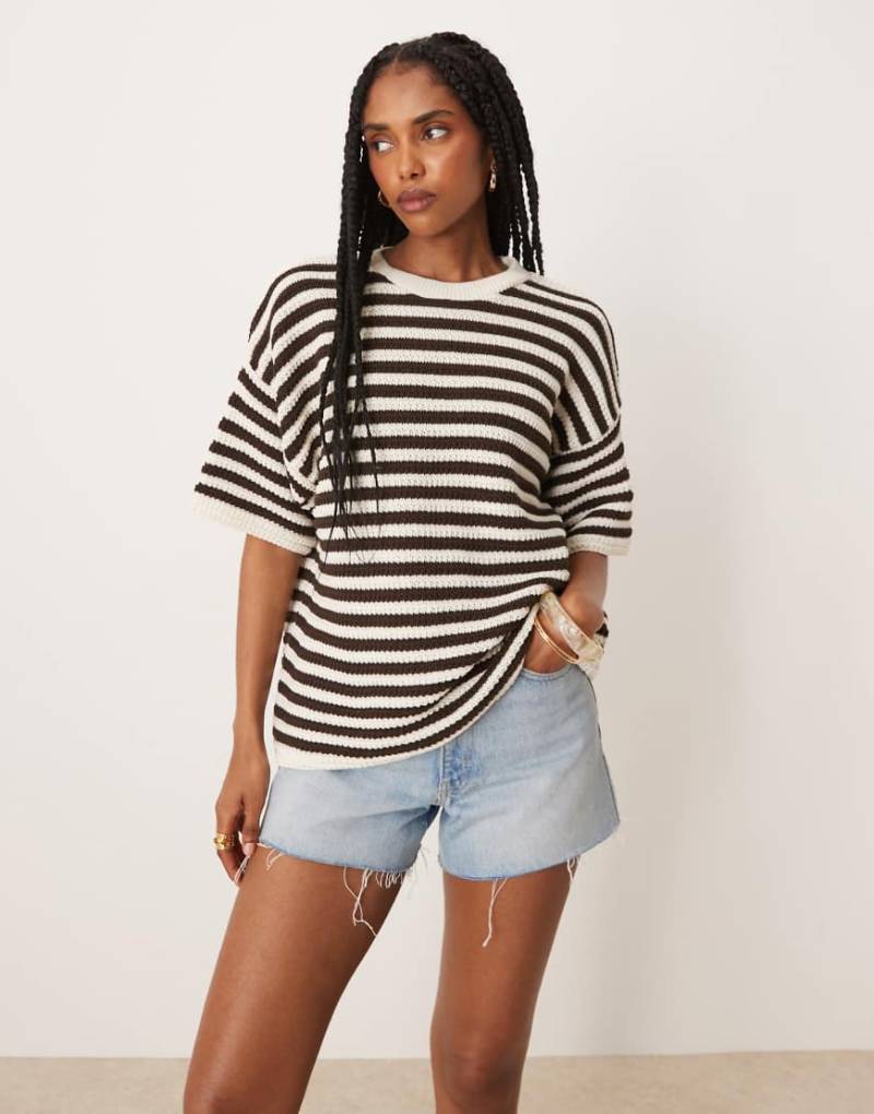 ASOS DESIGN - Gestreiftes T-Shirt mit lockerer Passform mit Strickmuster-Bunt von ASOS DESIGN
