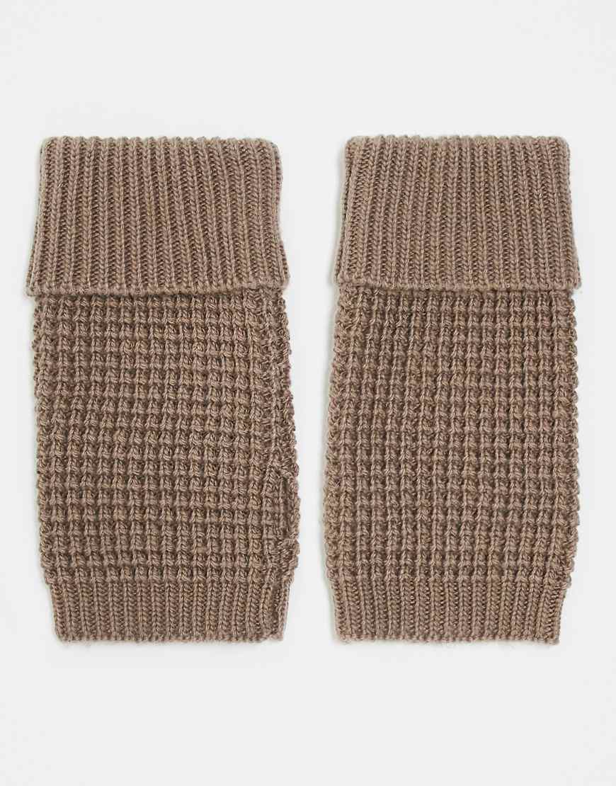 ASOS DESIGN - Gestrickte Handstulpen in Braun mit Waffelstruktur ASOS DESIGN - Gestrickte Handstulpen in Braun mit Waffelstruktur von ASOS DESIGN