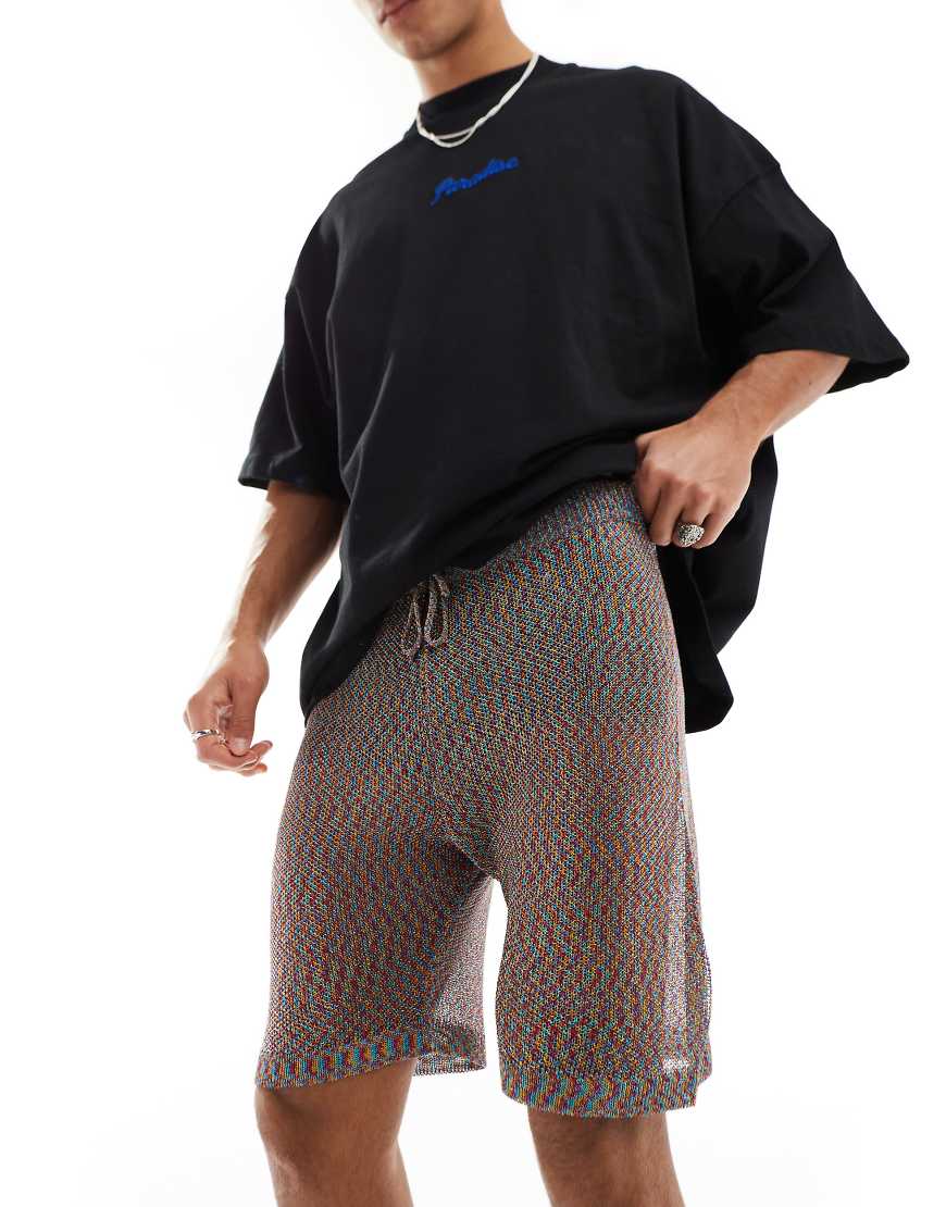 ASOS DESIGN - Gestrickte Shorts aus buntem Metallic-Netzstoff von ASOS DESIGN