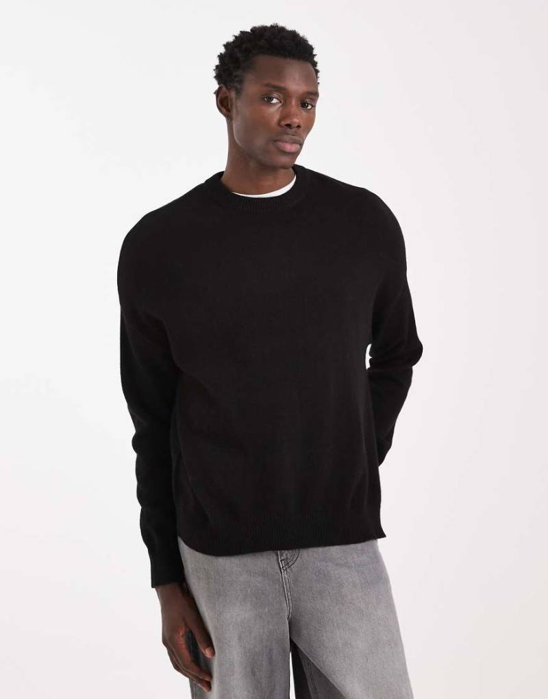 ASOS DESIGN - Gestrickter Oversize-Pullover aus Lammwolle in Schwarz mit Rundhalsausschnitt von ASOS DESIGN