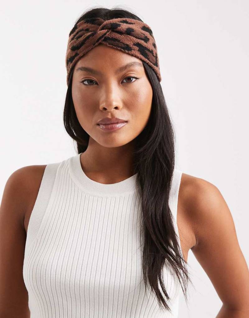 ASOS DESIGN - Gestricktes Loop-Stirnband im Leoparden-Design-Bunt ASOS DESIGN - Gestricktes Loop-Stirnband im Leoparden-Design-Bunt von ASOS DESIGN