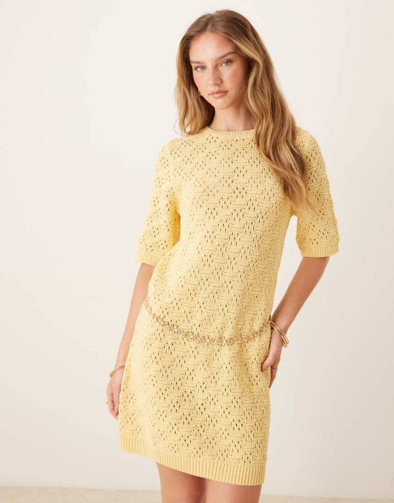 ASOS DESIGN - Gestricktes Mini-T-Shirt-Kleid mit halblangen Ärmeln-Weiß von ASOS DESIGN