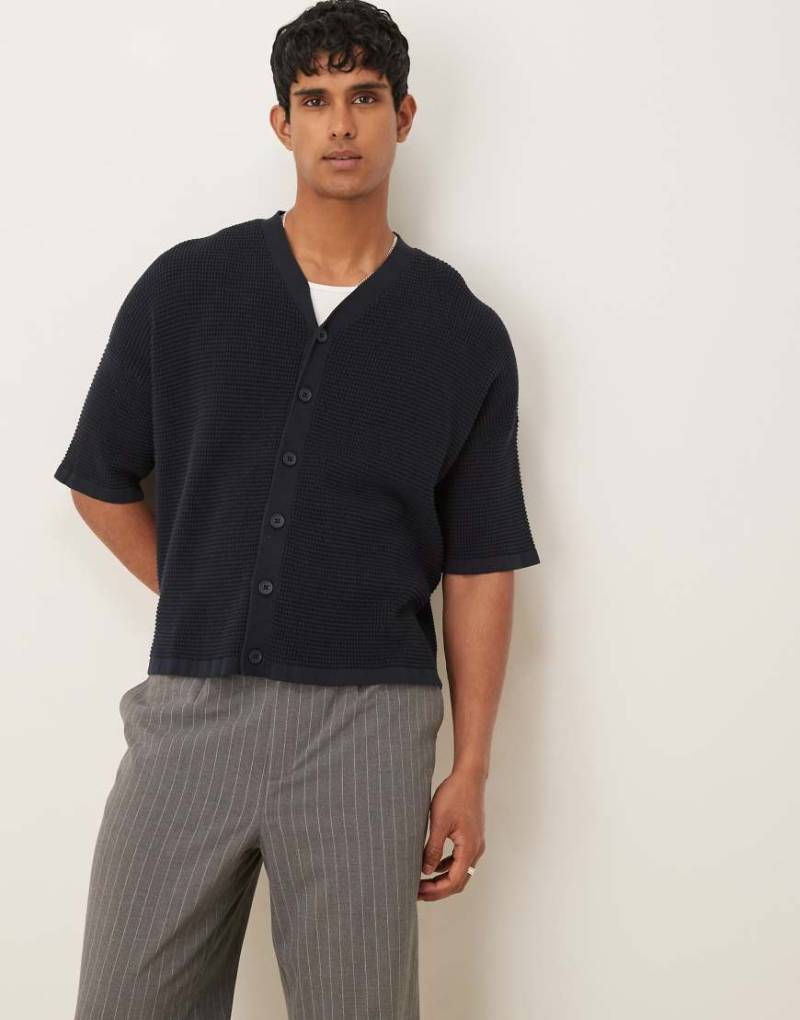 ASOS DESIGN - Gestricktes Oversize-Baseballhemd in Marineblau mit Knopfleiste-Weiß von ASOS DESIGN