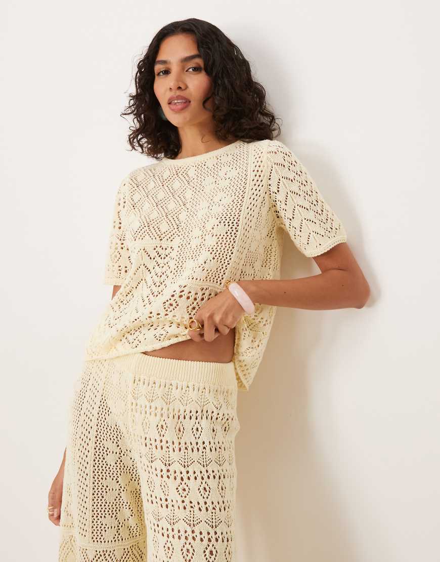 ASOS DESIGN - Gestricktes T-Shirt in Ecru, Kombiteil-Weiß von ASOS DESIGN