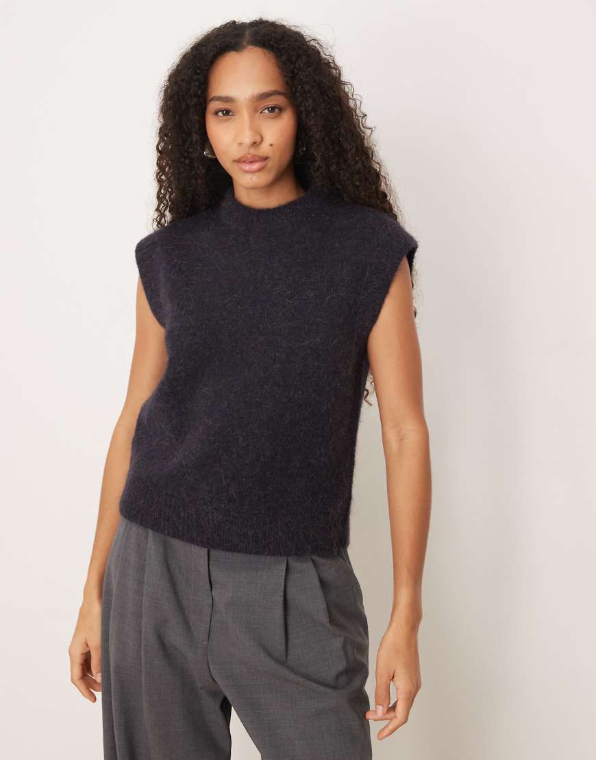 ASOS DESIGN - Tanktop aus Strick aus hochwertiger Wolle und Alpaka in Schiefer-Marineblau von ASOS DESIGN