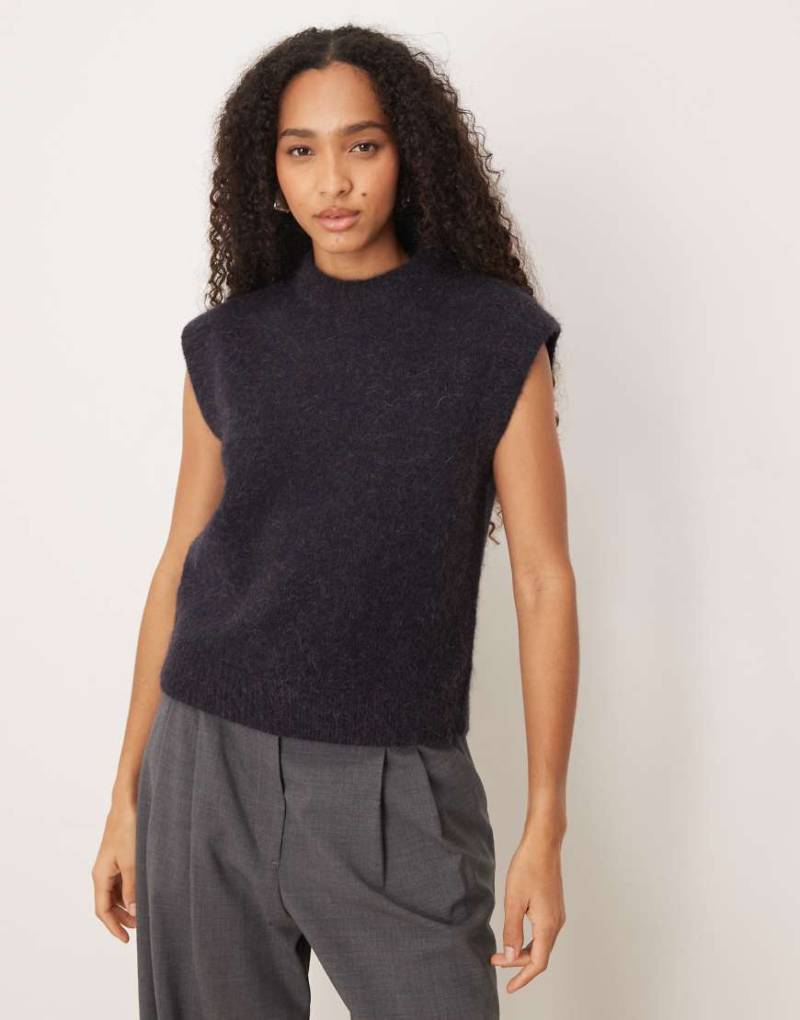 ASOS DESIGN - Tanktop aus Strick aus hochwertiger Wolle und Alpaka in Schiefer-Marineblau von ASOS DESIGN