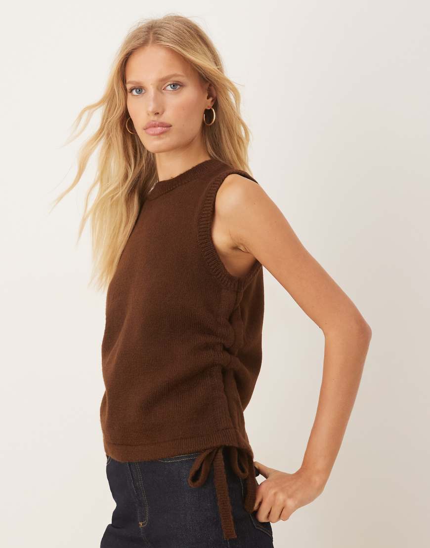 ASOS DESIGN - Gestricktes Tanktop in Braun mit Raffung-Brown ASOS DESIGN - Gestricktes Tanktop in Braun mit Raffung-Brown von ASOS DESIGN