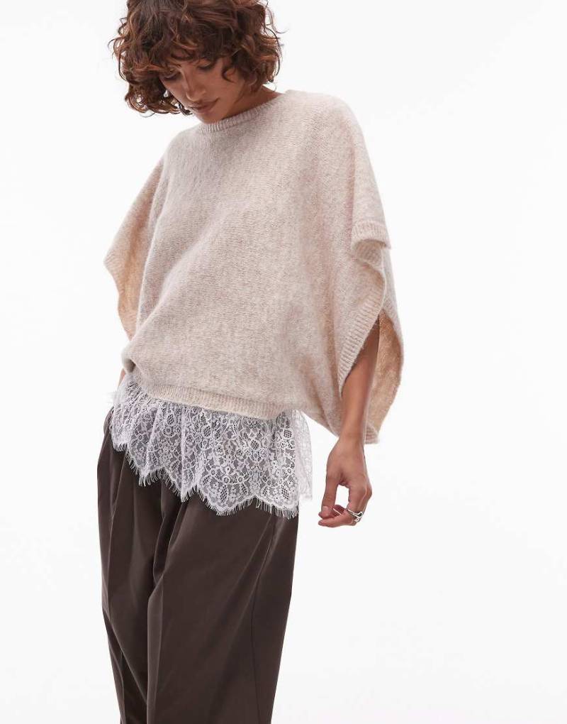 ASOS DESIGN - Gestricktes Wollmix-Cape in Ecru mit Spitzenborte-Weiß von ASOS DESIGN