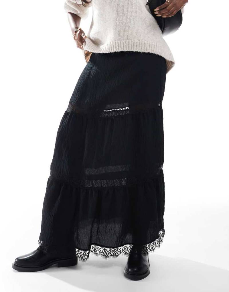 ASOS DESIGN - Gestufter Maxirock in Schwarz mit Spitzeneinsatz von ASOS DESIGN