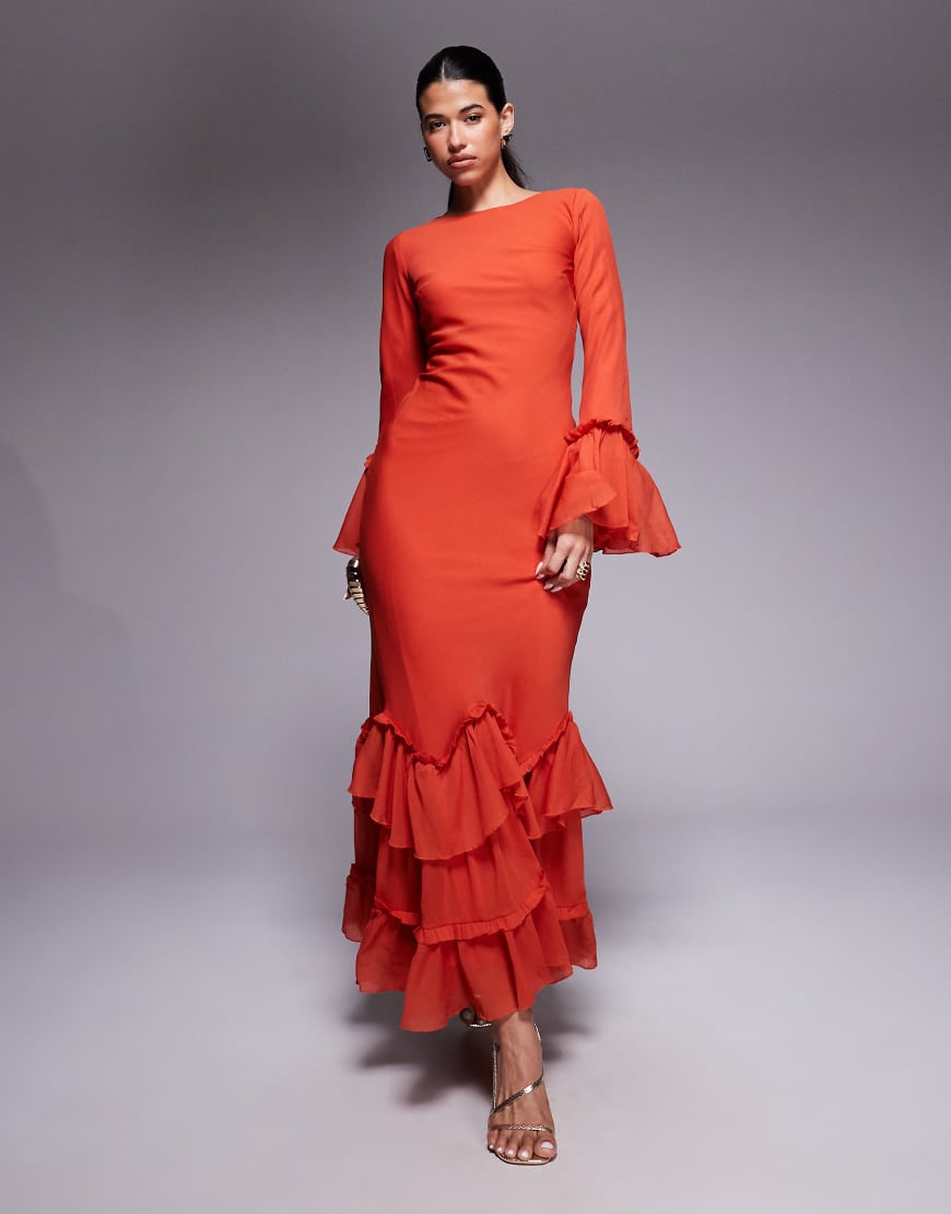 ASOS DESIGN - Gestuftes, langärmliges Chiffon-Maxikleid in Rot mit Rüschen von ASOS DESIGN