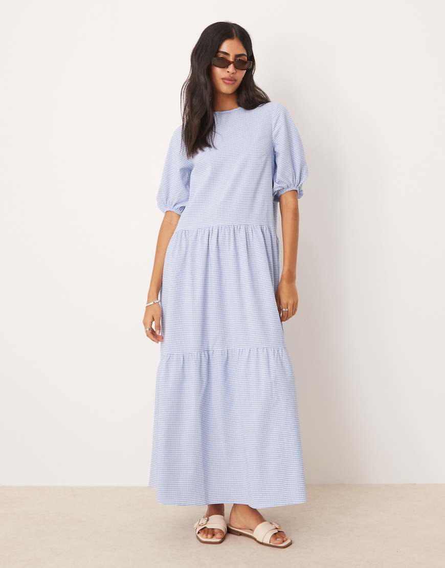 ASOS DESIGN - Gestuftes Maxikleid in Blau kariert mit Rundhalsausschnitt und Puffärmeln-Bunt ASOS DESIGN - Gestuftes Maxikleid in Blau kariert mit Rundhalsausschnitt und Puffärmeln-Bunt von ASOS DESIGN