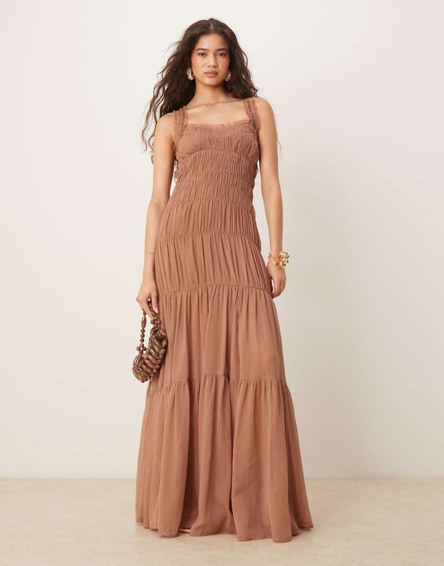 ASOS DESIGN - Gestuftes Maxikleid in Malve mit Rüschensaum-Rot ASOS DESIGN - Gestuftes Maxikleid in Malve mit Rüschensaum-Rot von ASOS DESIGN