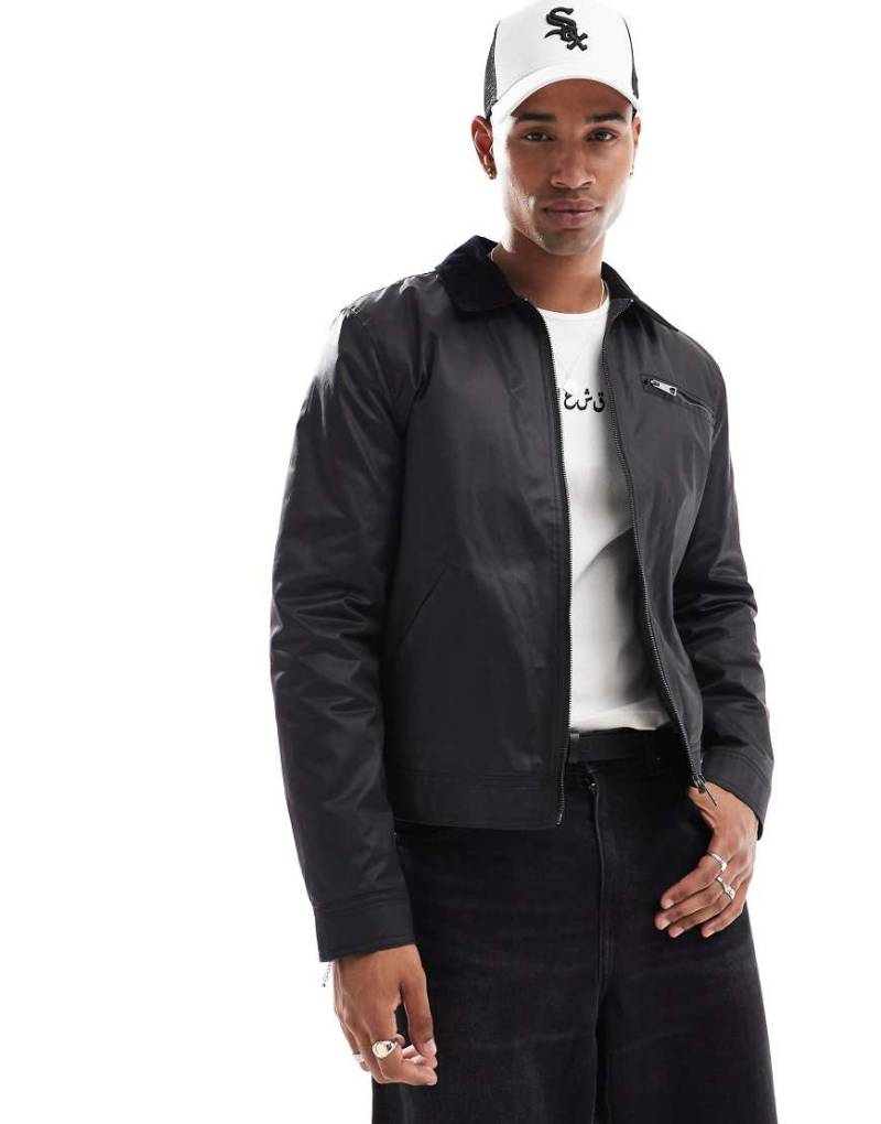ASOS DESIGN - Gewachste Worker-Jacke in Schwarz mit farblich abgesetztem Cord-Kragen von ASOS DESIGN