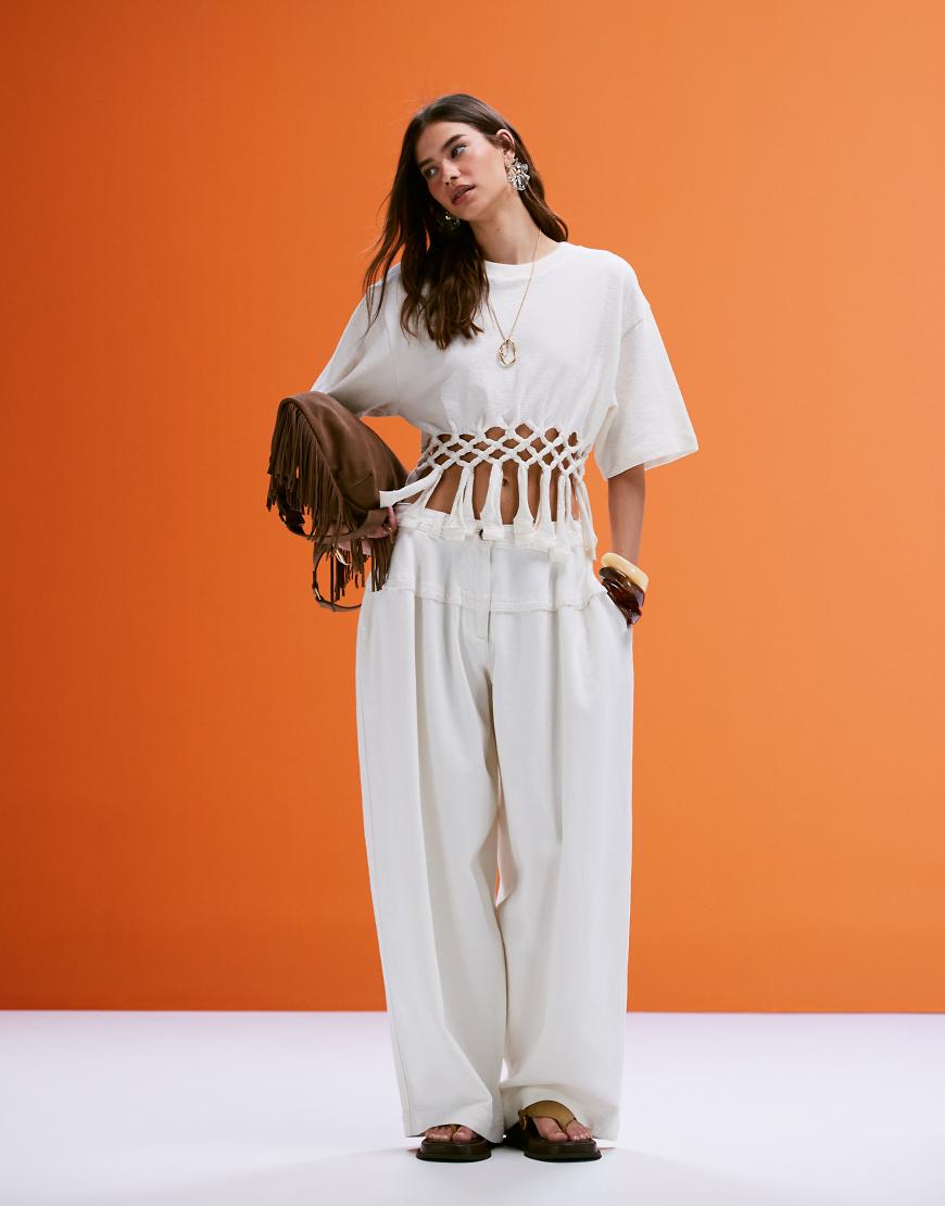 ASOS DESIGN - Gewaschene Super-Oversize-Hose in verwaschenem Weiß mit Ziernaht-Grün ASOS DESIGN - Gewaschene Super-Oversize-Hose in verwaschenem Weiß mit Ziernaht-Grün von ASOS DESIGN