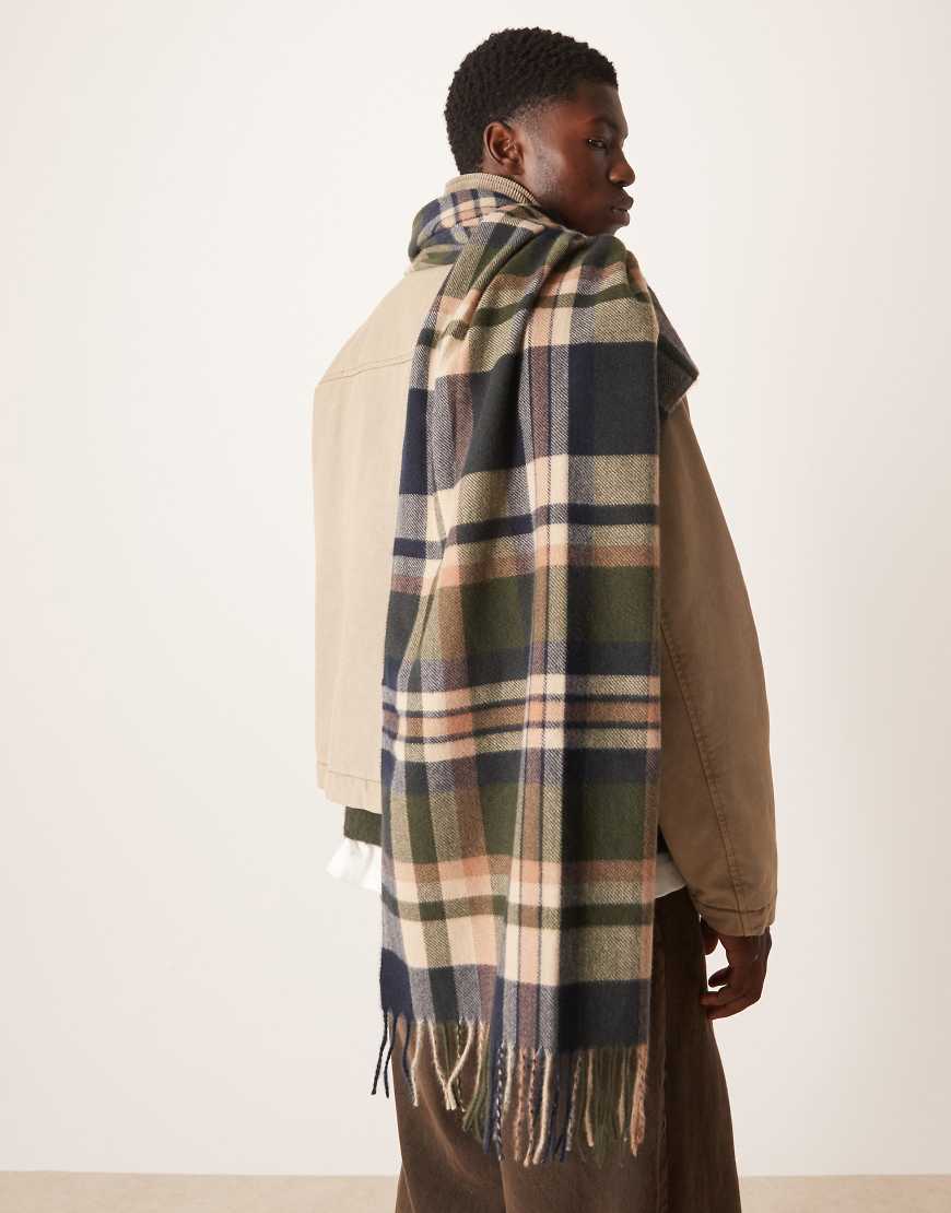 ASOS DESIGN - Gewebter, karierter Schal in Marineblau von ASOS DESIGN