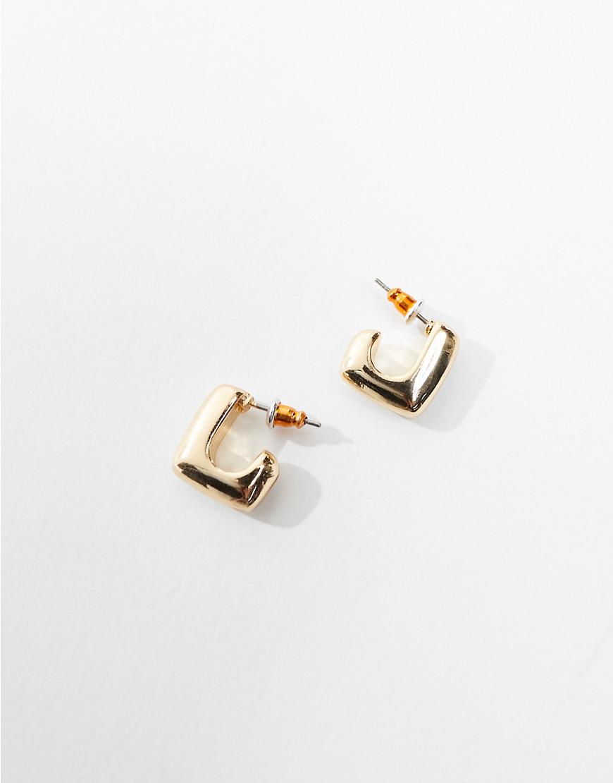 ASOS DESIGN - Goldfarbene Creolen mit breitem, eckigem Design, 10 mm von ASOS DESIGN