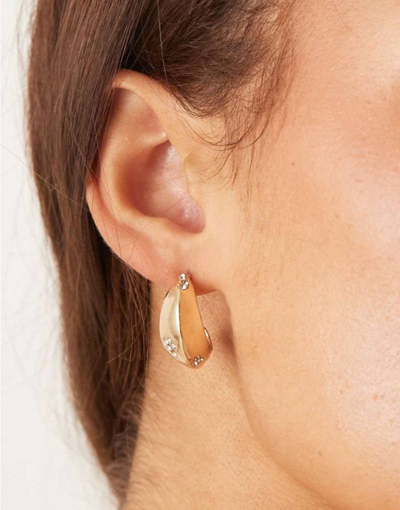 ASOS DESIGN - Goldfarbene Creolen mit eckigem Design von ASOS DESIGN