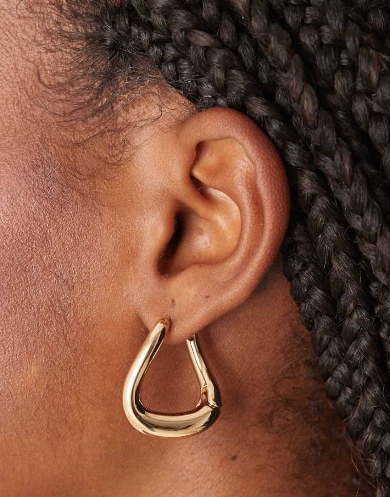 ASOS DESIGN - Goldfarbene Creolen mit eckigem Design von ASOS DESIGN