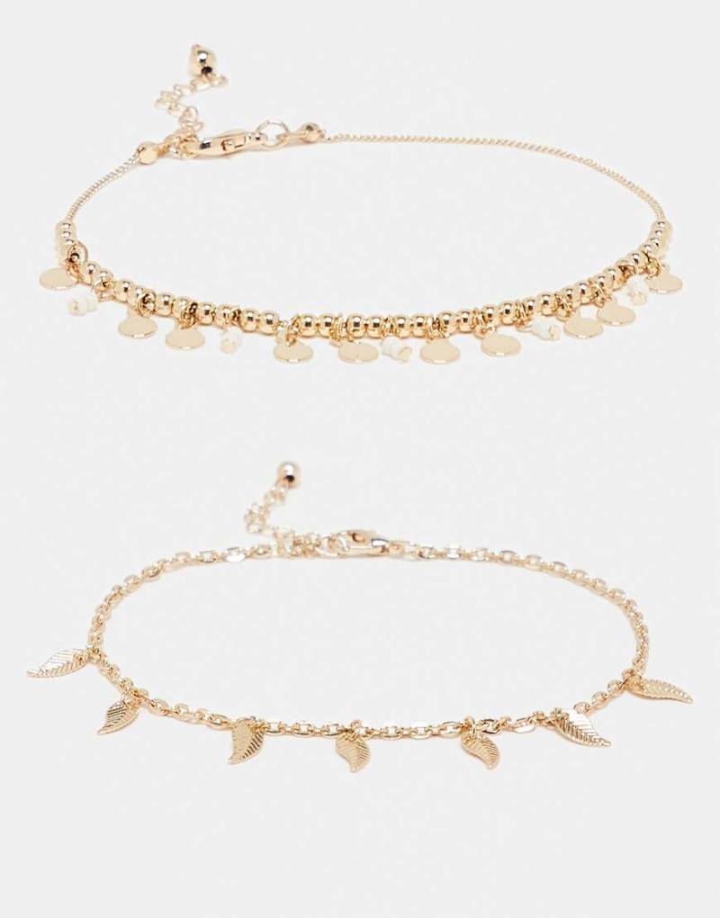 ASOS DESIGN - Goldfarbene Fußkettchen mit Strassanhängern im Blattdesign, 2er-Pack von ASOS DESIGN
