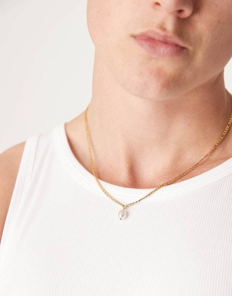 ASOS DESIGN - Goldfarbene Halskette aus wasserfestem Edelstahl mit Kunstperlenanhänger von ASOS DESIGN