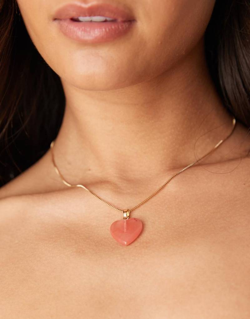ASOS DESIGN - Goldfarbene Halskette mit rosafarbenem halbedlem Quarz-Anhänger von ASOS DESIGN