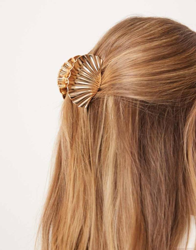 ASOS DESIGN - Goldfarbene Metall-Haarklammer mit Muscheldesign von ASOS DESIGN