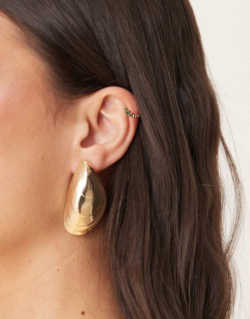 ASOS DESIGN - Goldfarbene Ohrringe mit Muscheldetail von ASOS DESIGN