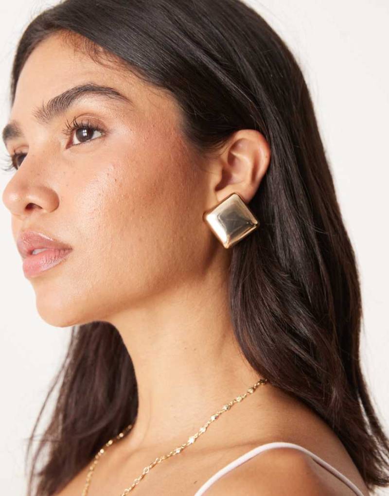 ASOS DESIGN - Goldfarbene Ohrstecker mit großem, geradlinigem quadratischem Design von ASOS DESIGN